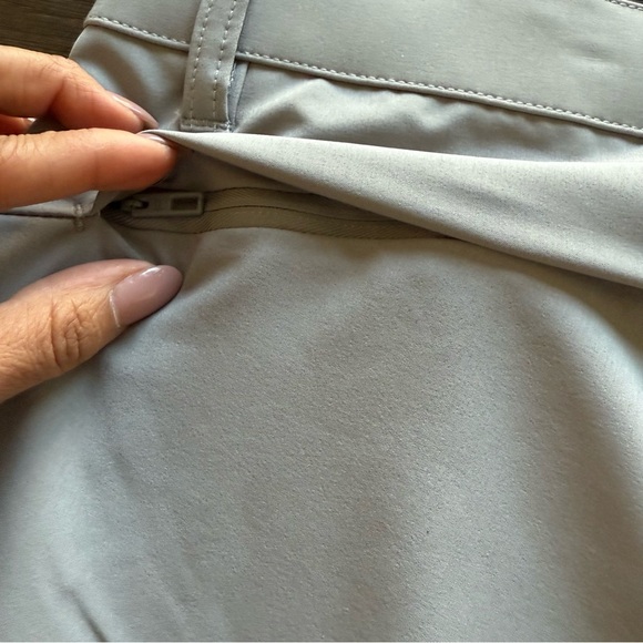 Fabletics The Only Pant Mens 30x 32 Gray Classic Modern Fit  Stretch Chino NWT - Picture 9 of 9